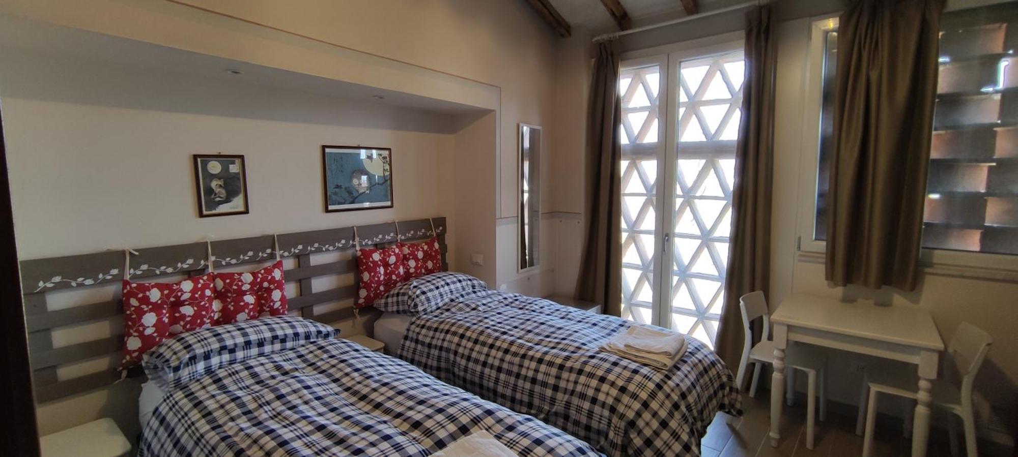 Bed and Breakfast Le Rondini Di San Donato Lucca Zimmer foto